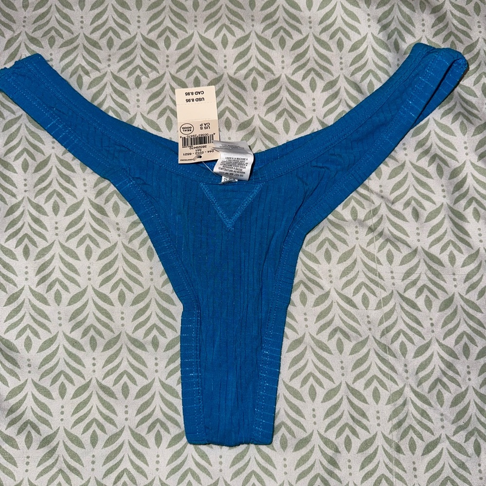 NWT FREE W/PURCHASE